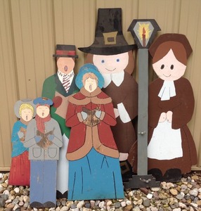 lot 35 image: Seven Handmade Wooden Decor Holiday Outdoors