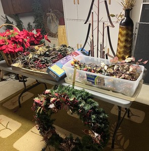 lot 224 image: Very Large Lot of Holiday Christmas Decor Indoor and Outdoor