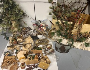 lot 233 image: Large Lot New Holiday Winter Decor Lodge Hunting Bird Theme