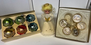 lot 235 image: Vintage Shiny Brite Ornaments