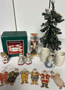 lot 242 image: Miscellaneous Christmas decor, small angels, etc.