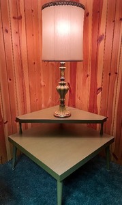 lot 244 image: Vintage Green Corner Table MCM style with Avocado Green Lamp