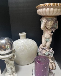 lot 179 image: Cherubs and Vase Lot