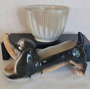 lot 31 image: Frankoma planter and Dachshund Pottery