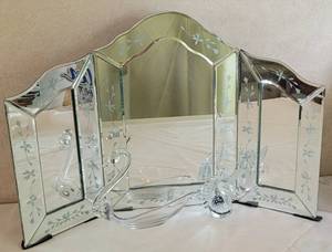lot 45 image: Etched Glass Tri fold Vanity mirror