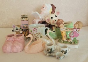 lot 25 image: Vintage Baby Collectibles and Lefton Kids Spaghetti Trim Kitty