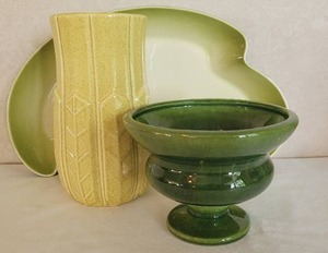 lot 40 image: Red Wing Vase, Haeger Vase, LA Potteries