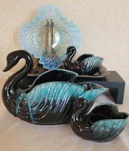 lot 18 image: Enesco Japan Swan Set and Fenton Hobnail Blue Opalescent