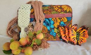 lot 47 image: Retro Decor Vintage Suitcase Ceramic Butterflies Gold and Orange