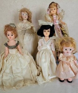 lot 194 image: Vintage Bridal Dolls 8