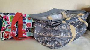 lot 195 image: Two Large 31 Bags Thirty One Totes with Lids