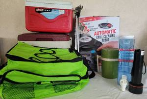 lot 200 image: Grill Cleaning Robot and BBQ lot