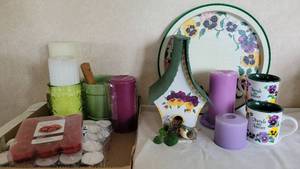 lot 34 image: Floral Decor and large Candle Lot
