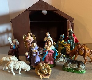 lot 8 image: Vintage Nativity Scence