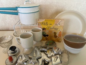 lot 15 image: Vintage Kitchen Lot Billy in Bunbury  Book