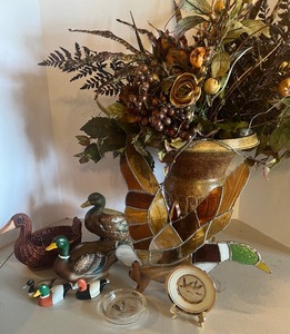 lot 159 image: Stained Glass Duck and Duck Decor Lot