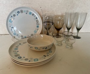 lot 122 image: Franciscan MCM Del Mar Dinner Plates and One Bowl