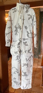 lot 266 image: Cabelas White Insulated Camo Snowsuit