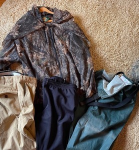 lot 276 image: Cabelas clothing and waders