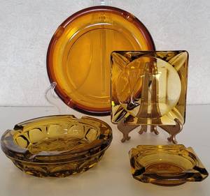 lot 245 image: Lot of Vintage Amber Glass ashtrays