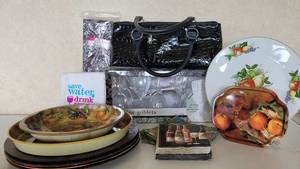 lot 283 image: 31 Bags Thirty-One Bags Wine Thermal and misc
