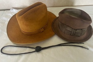 lot 297 image: Vintage Bailey U-Rollit Cowboy Hat and Bolo Tie