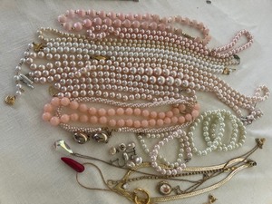 lot 343 image: Lot of Pearl Necklaces and Jewelry Costume Jewelry
