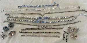 lot 344 image: Vintage Rhinestone and Crystal Jewelry Costume