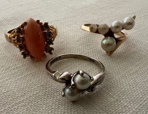 lot 347 image: Three Vintage Rings