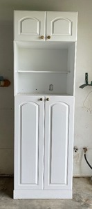 lot 353 image: Large Shelving UnitCloset