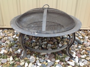 lot 84 image: Metal Fire Ring
