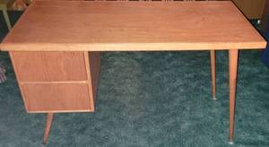 lot 325 image: Mid Century Modern Desk