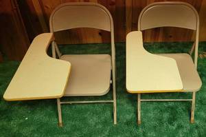 lot 333 image: Set of Metal Folding Chairs with Desks