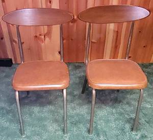lot 327 image: Pair of MCM Mid Century Modern Style Chairs