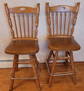 lot 226 image: Counter Height Bar Stools