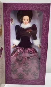 lot 21 image: Hallmark Holiday Traditions Holiday Homecoming Collector Series NIB