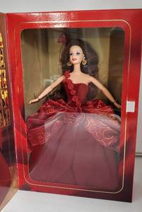 lot 60 image: Society Style Collection Radiant Rose Barbie 1996 2nd in a Series NIB