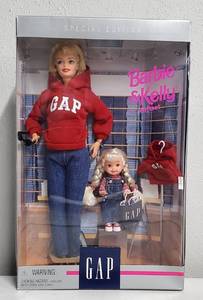 lot 124 image: Barbie and Kelly GAP Gift Set 1997 NIB