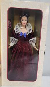 lot 72 image: Sentimental Valentine for Hallmark 1996 NIB