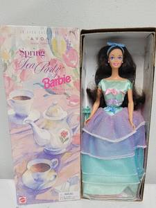 lot 126 image: Spring Tea Party Barbie 1997 Avon Exclusvie NRFB