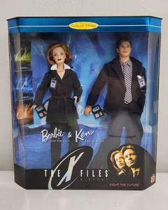 lot 146 image: The X-Files Barbie and Ken as Scully and Mulder 1998 NIB