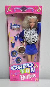 lot 164 image: Oreo Fun Barbie 1997 NRFB