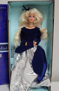 lot 180 image: Winter Velvet Avon Exclusive 1st in a Series 1995 NRFB