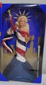 lot 182 image: Statue of Liberty Barbie for FAO Schwarz 1995 NRFB