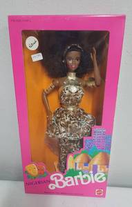 lot 195 image: Nigerian Barbie Dolls of the World Collection 1989 NRFB