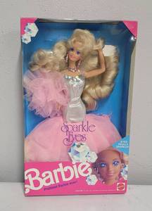 lot 211 image: Sparkle Eyes Barbie 1991 Eyes Really Sparkle NRFB