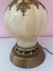 lot 171 image: Hollywood Regency Style Vintage Table Lamps Slag Glass