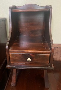 lot 132 image: Set of 4 Matching Ethan Allen Pine Tables