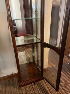 lot 124 image: Lighted Hutch with Glass Shelving
