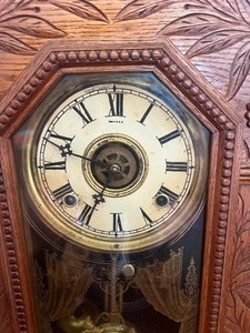 lot 26 image: Made in USA Mantle Clock Eastlake Style with Key